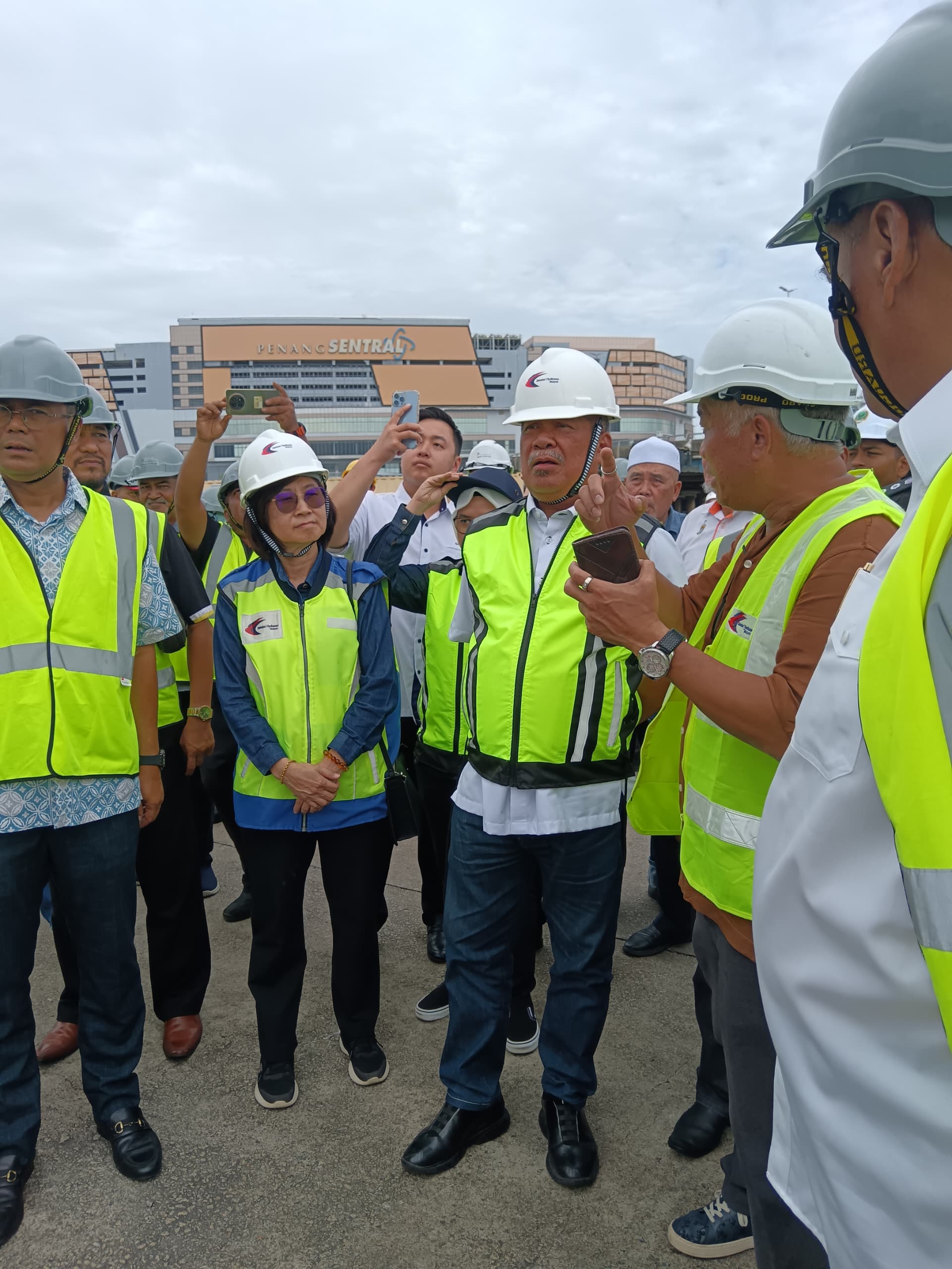 Program Lawatan YBM KPKM ke Program Pendaratan Tuna di Pulau Pinang.